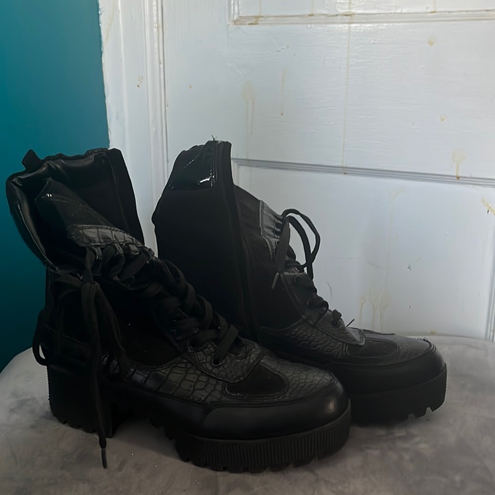 Black sales in combat boots
